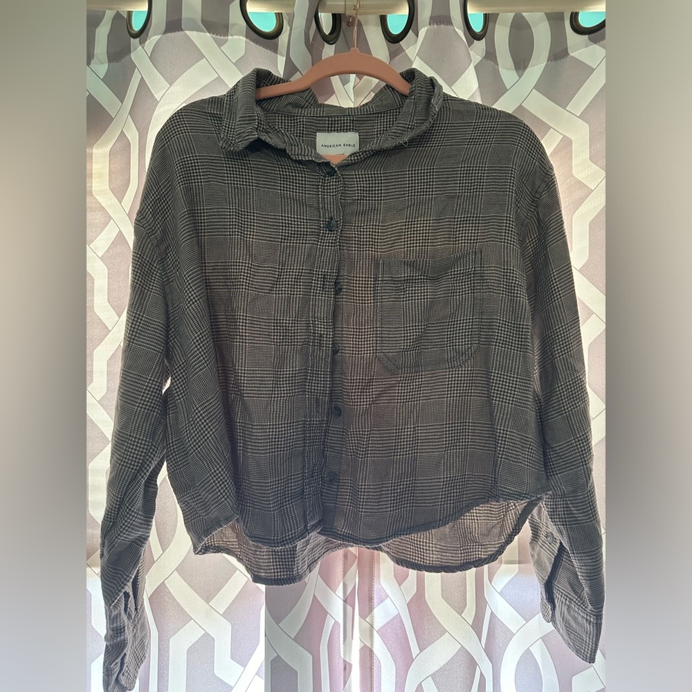 American Eagle Button up shirt